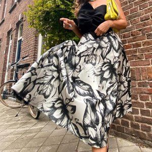 Chicwish Black and white midi skirt